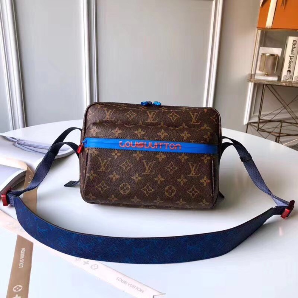 Louis Vuitton pm messenger bag